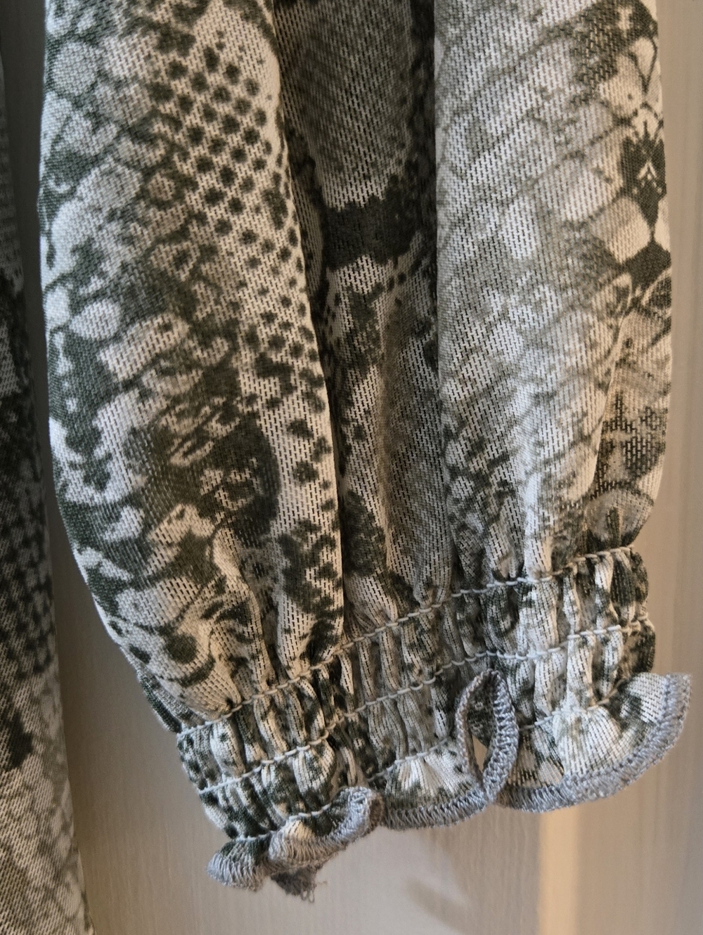 Allison Brittney Snake Print Dress L NWT V-Neck Long Sleeve Stretch Fit & Flare - Picture 7 of 10